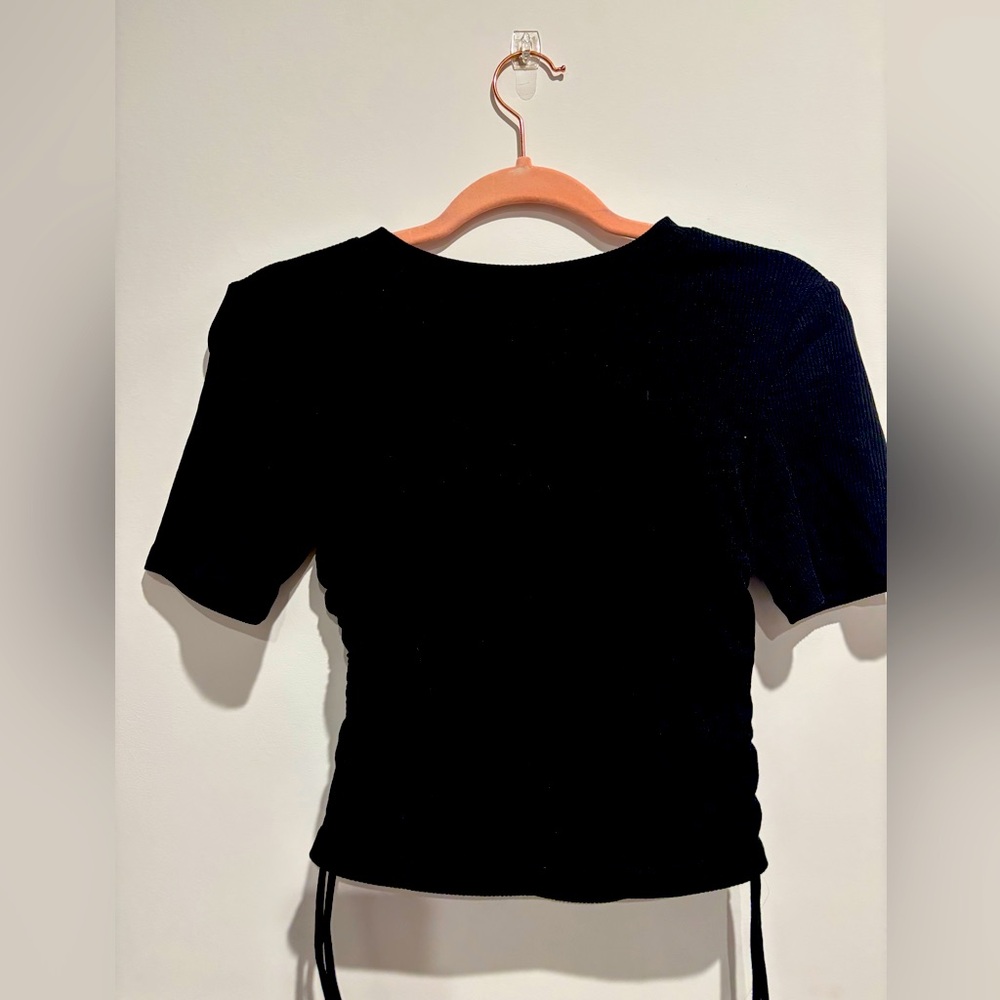 Pretty garbage S black top